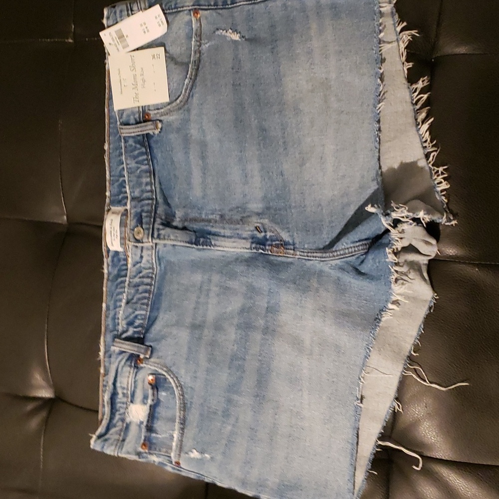 Brand New! Abercrombie & Fitch demin shorts. Size 36/22